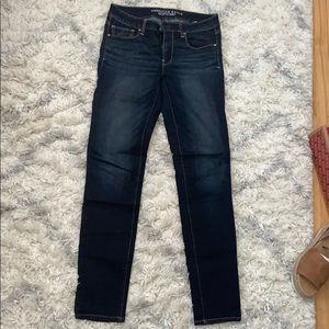 AEO dark wash super stretch skinny jean (6 LONG)